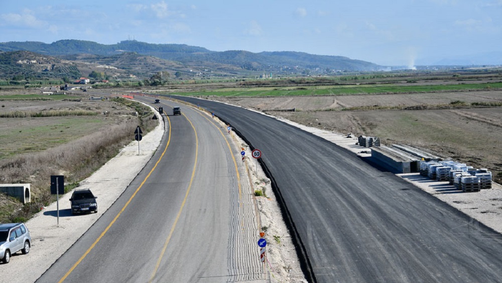 Bllokohet neser Bypass-i i Fierit, ja si do devijohet qarkullimi